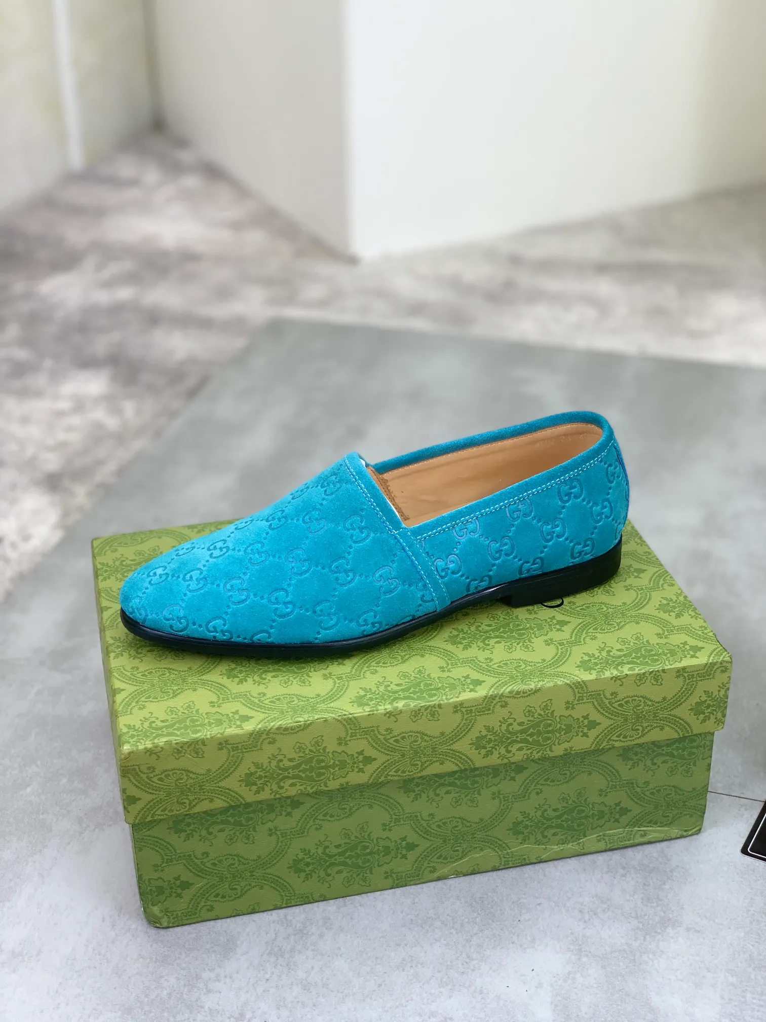 Men's Men's Shoes 💰P500💰【New Style】Water-dyed Niuli Gucci's most popular selection of lazy slip-on leather shoes (Gucci) official website latest Gucci lazy leather shoes, hot style 💥 simple and elegant style, exclusive for trendy men. Unique official website latest brand original double G embossing Elements 👑 Original Gucci decoration, fashionable and elegant, fabric original calfskin ✅ fully imported first-layer cowhide lining, official website designated wear-resistant, rubber business outsole, classic model taken at the counter in real life 🎬38-44 Various colors available